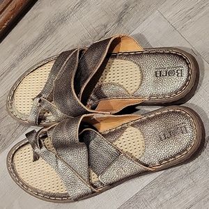 - Full grain Born leather sandals